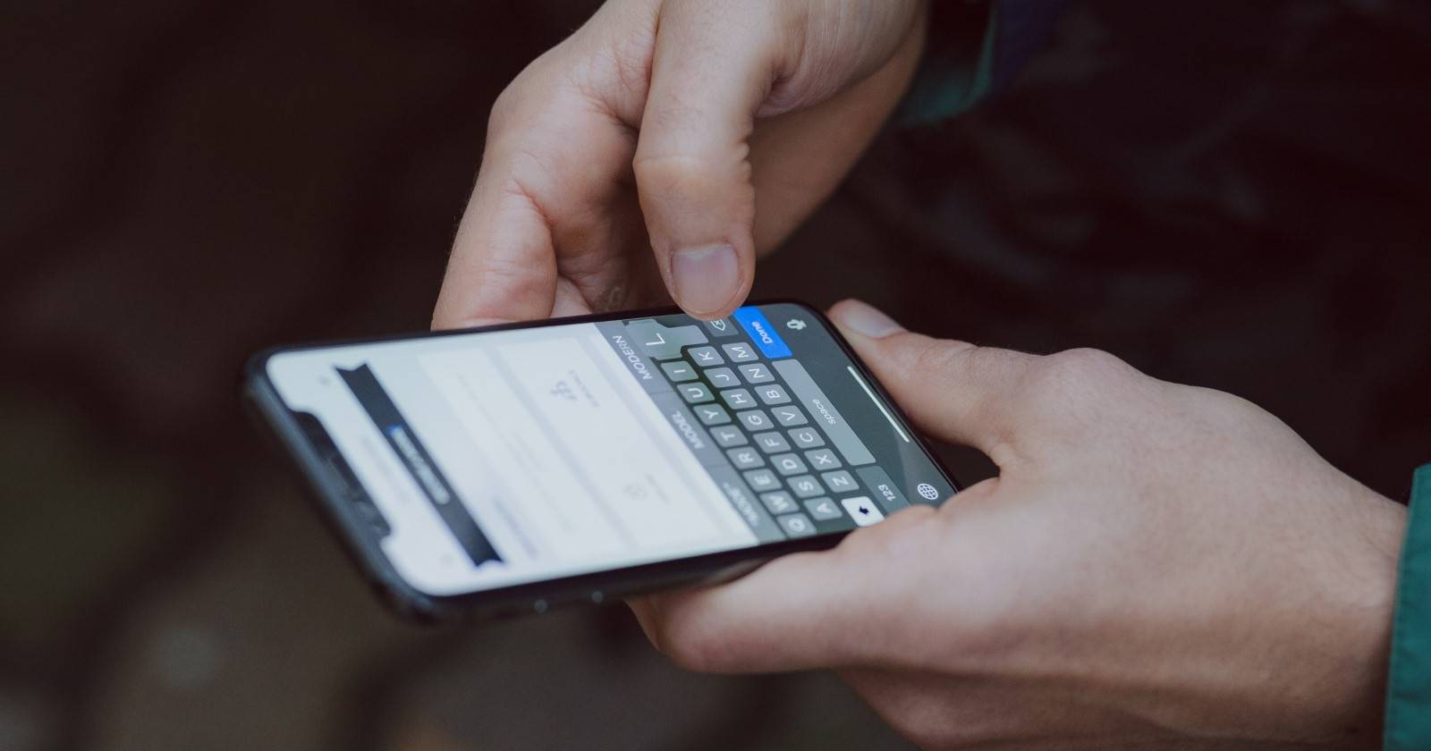 Печать на клавиатуре смартфона