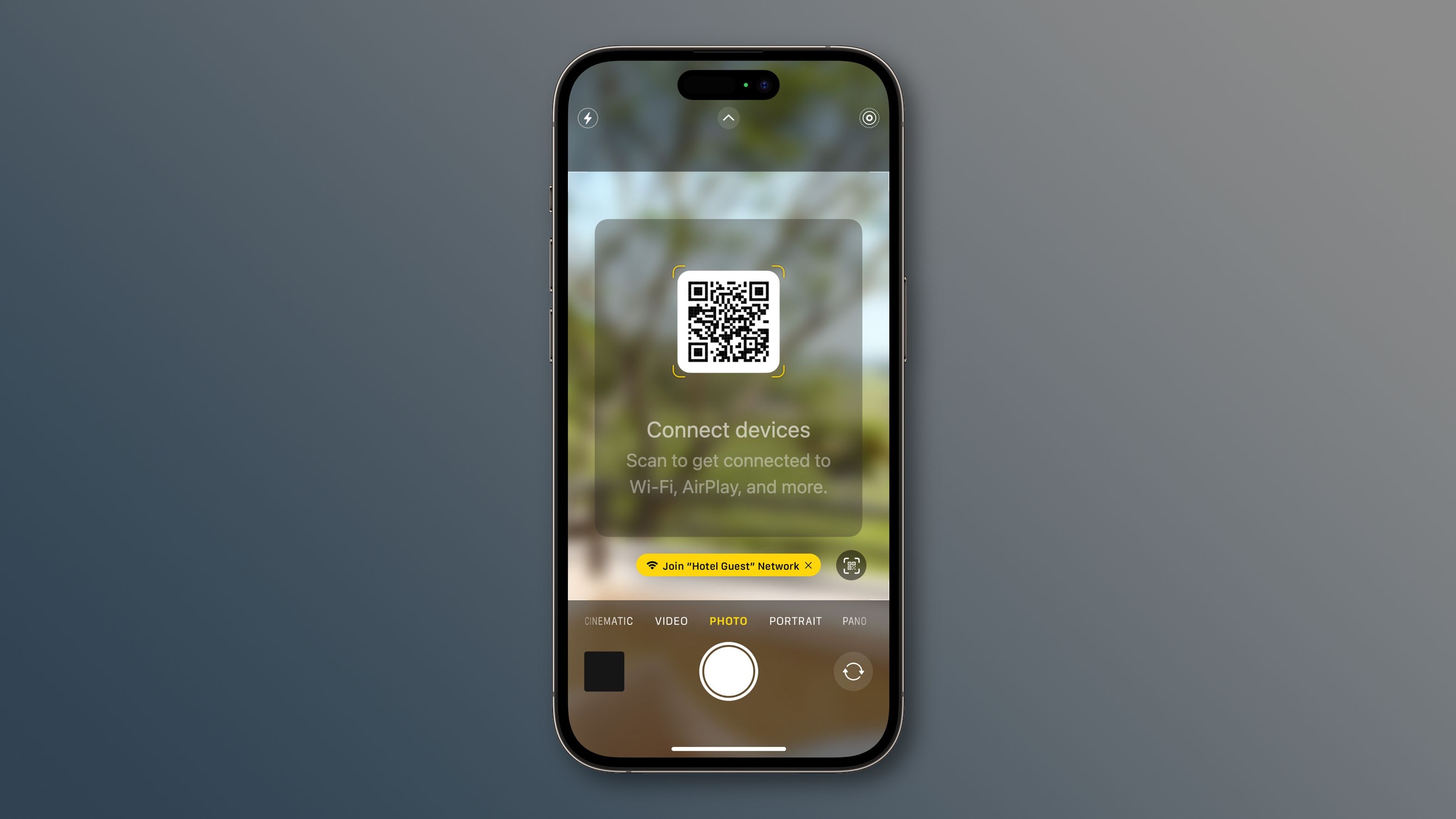 Сканирование QR‑кода в приложении Камера на iPhone