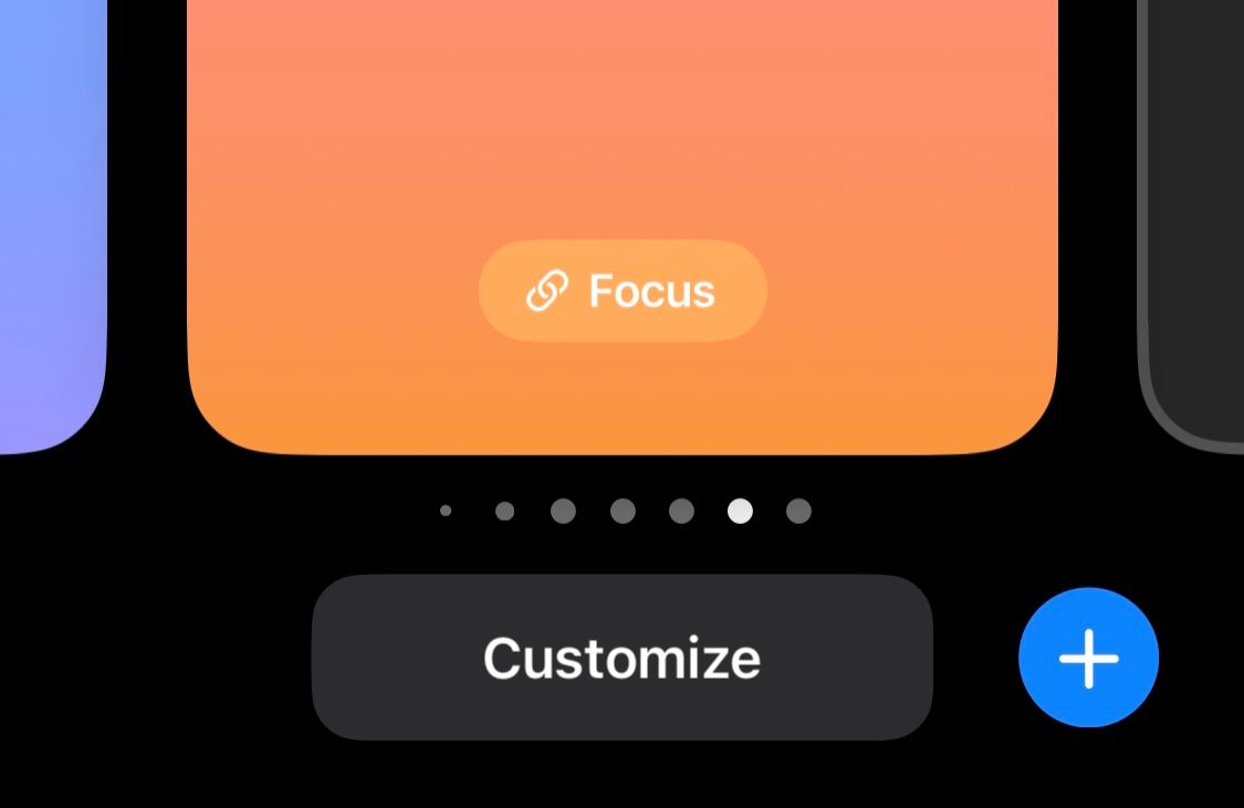 Кнопка добавления обоев в галерее iPhone