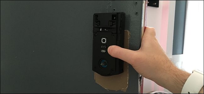 Укладка кабеля и установка внутреннего модуля на стержень