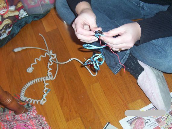 Готовые браслеты и материалы, использованные в проекте