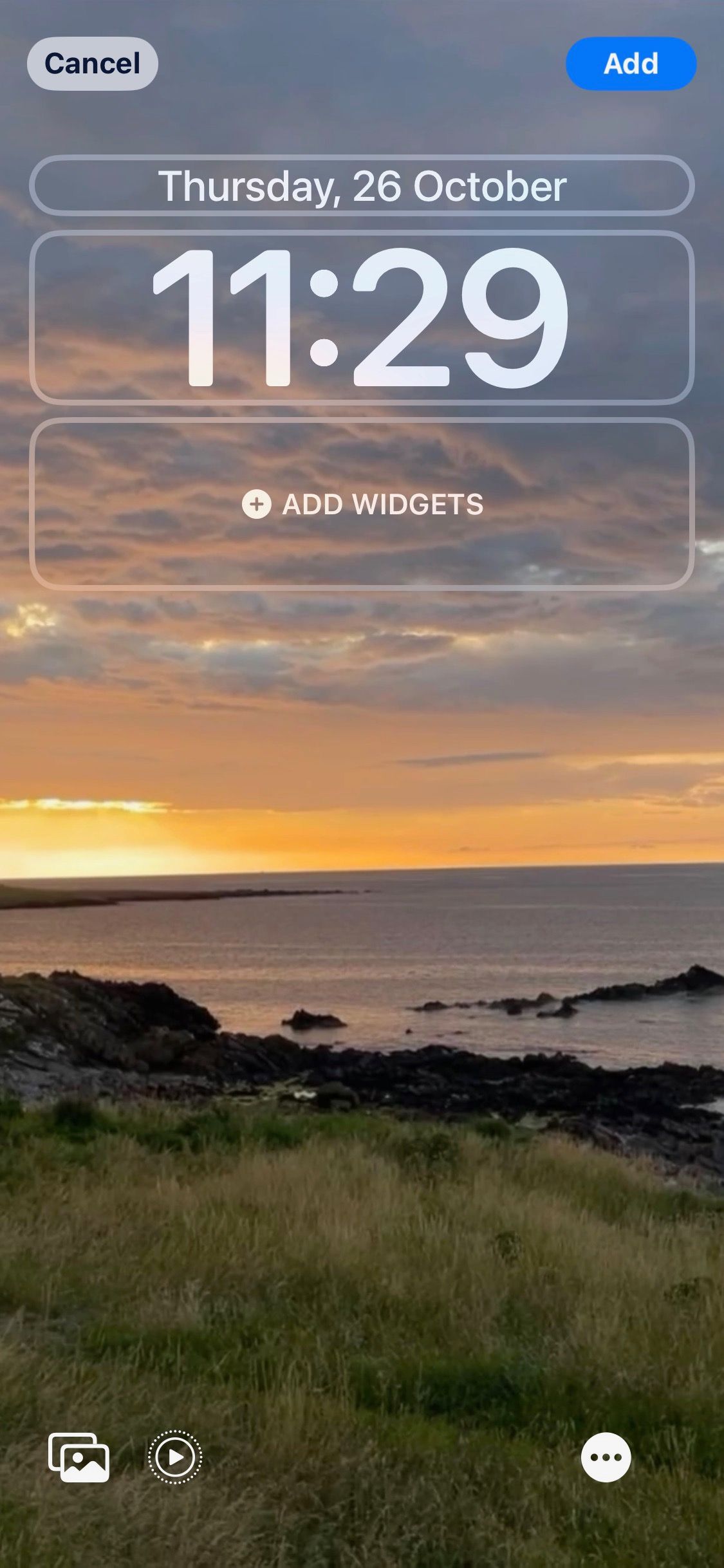 процесс добавления виджетов на экран блокировки iOS