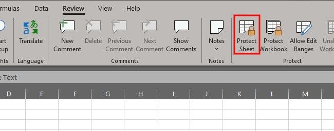 Выберите параметры защиты листа и при необходимости задайте пароль.