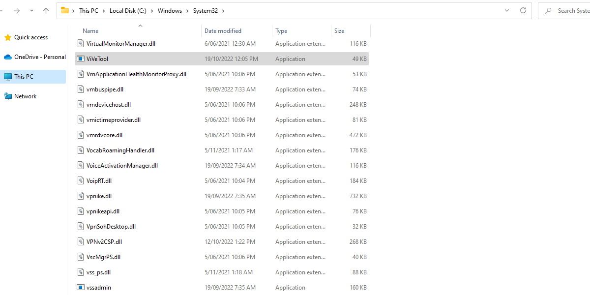 Скриншот ViVeTool в папке System32