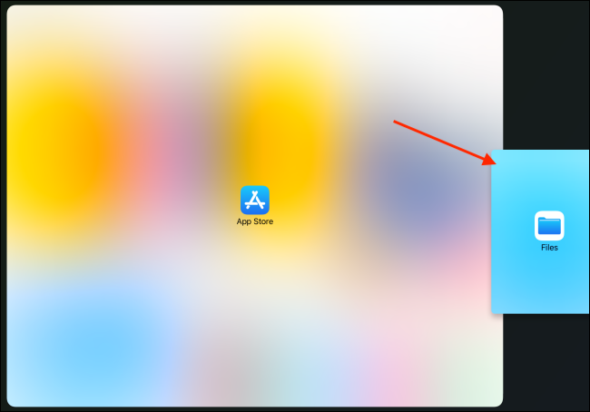 Отпустите приложение у правого края экрана iPad