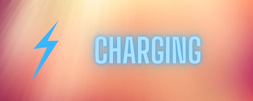 Зарядка Surface Book: штекер зарядного устройства подключён