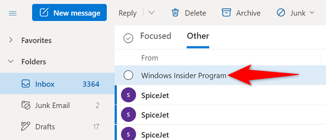 Выберите письмо для скачивания в веб‑интерфейсе.