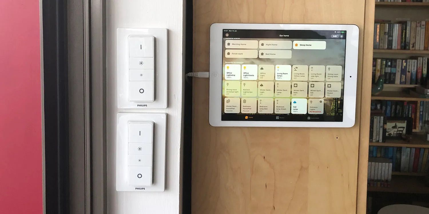 iPad, переоборудованный в панель управления умным домом.