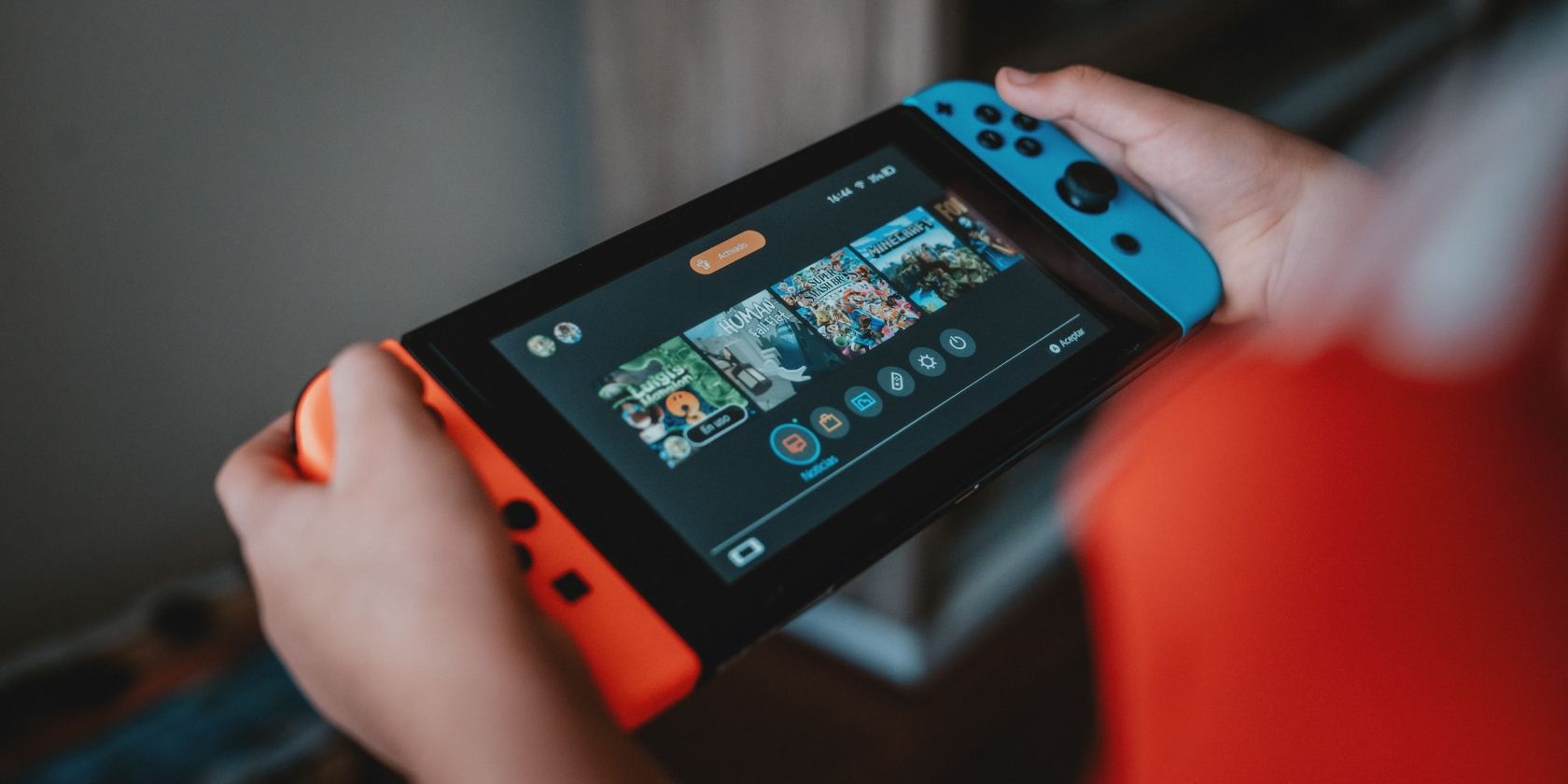 Интерфейс Nintendo Switch с приложениями и играми