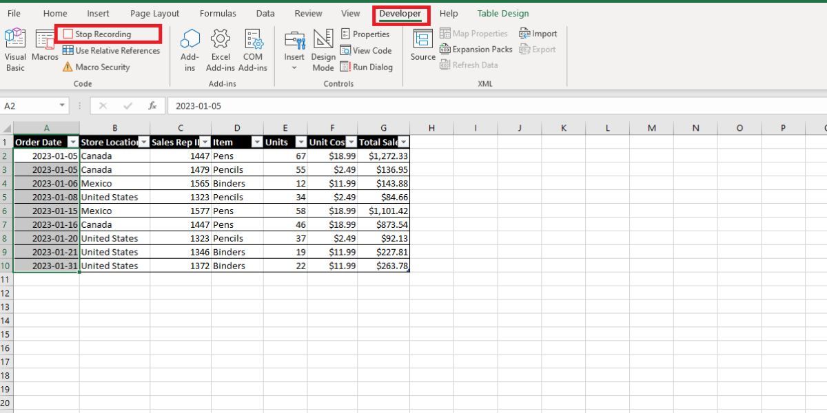 Лента Excel с выделенной вкладкой Разработчик и красным полем вокруг опции Остановить запись макроса