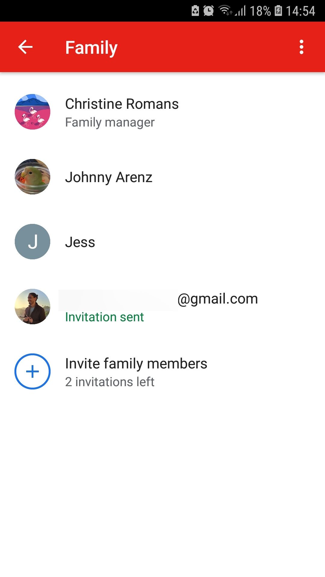 Список участников семейной группы в мобильном приложении YouTube