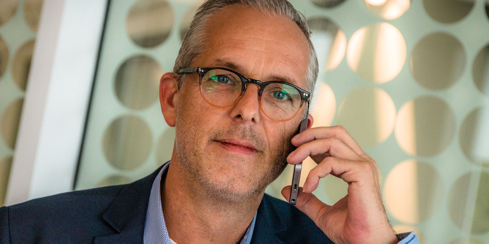 Как убрать блики в очках в Photoshop