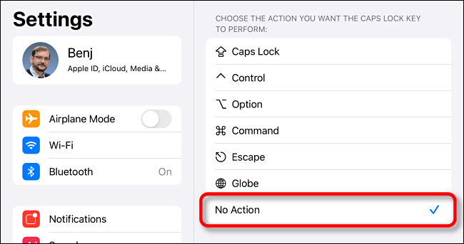 Выбор «No Action» для клавиши Caps Lock в настройках iPad