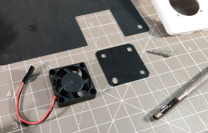 Крепление фильтра и вентилятора с использованием монтажных винтов