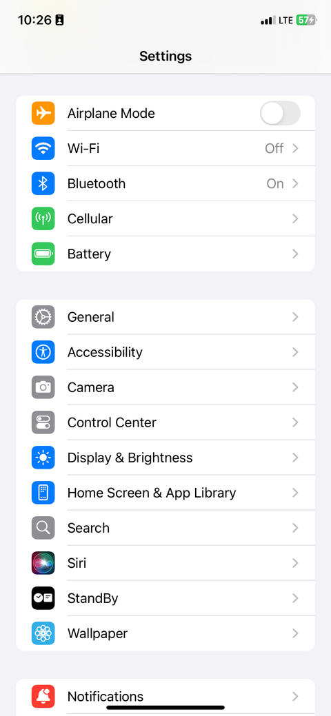 Экран настроек iPhone со списком опций, где видна StandBy