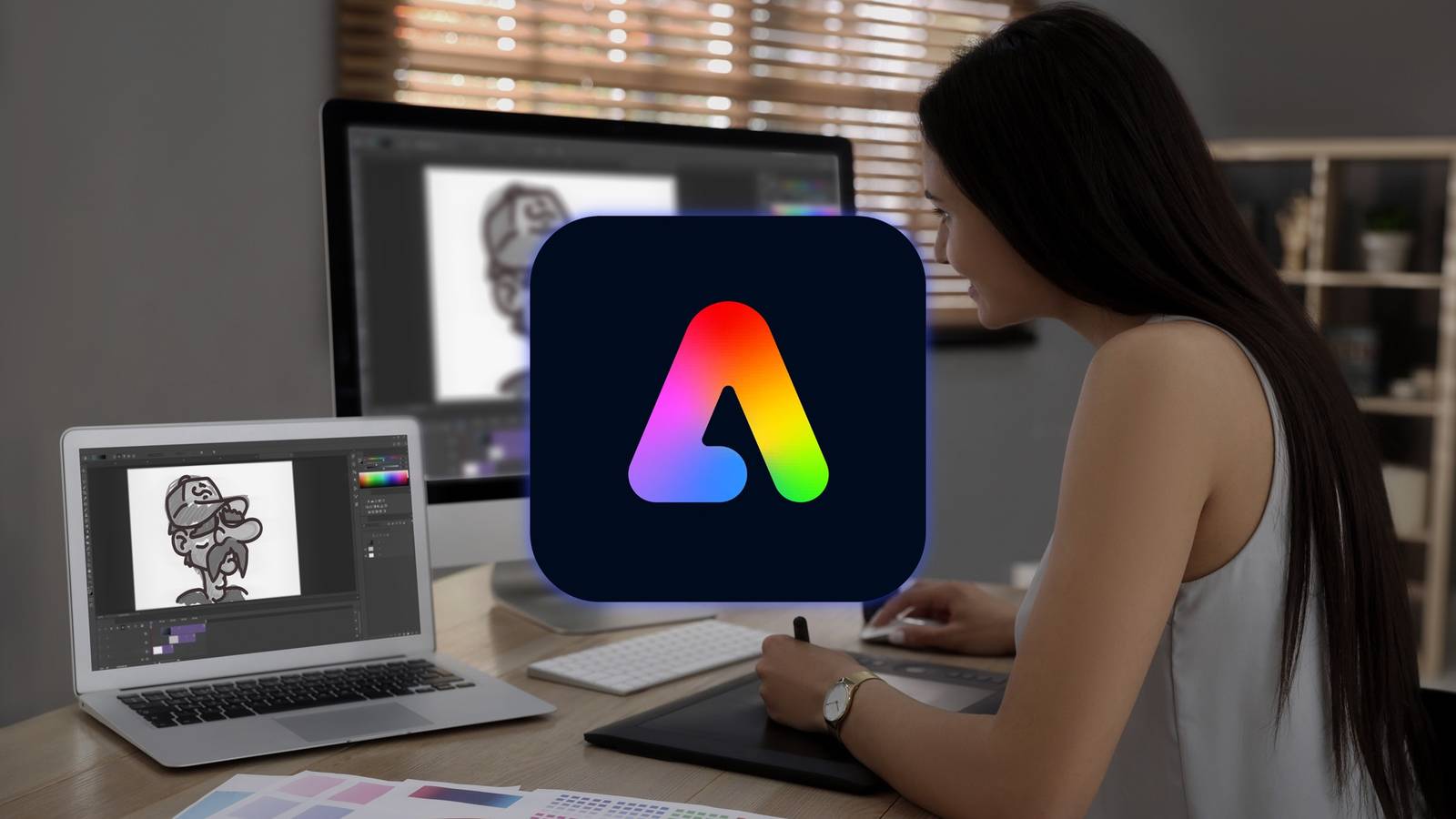 Женщина работает над графическим дизайном на ноутбуке, поверх — логотип Adobe Express.