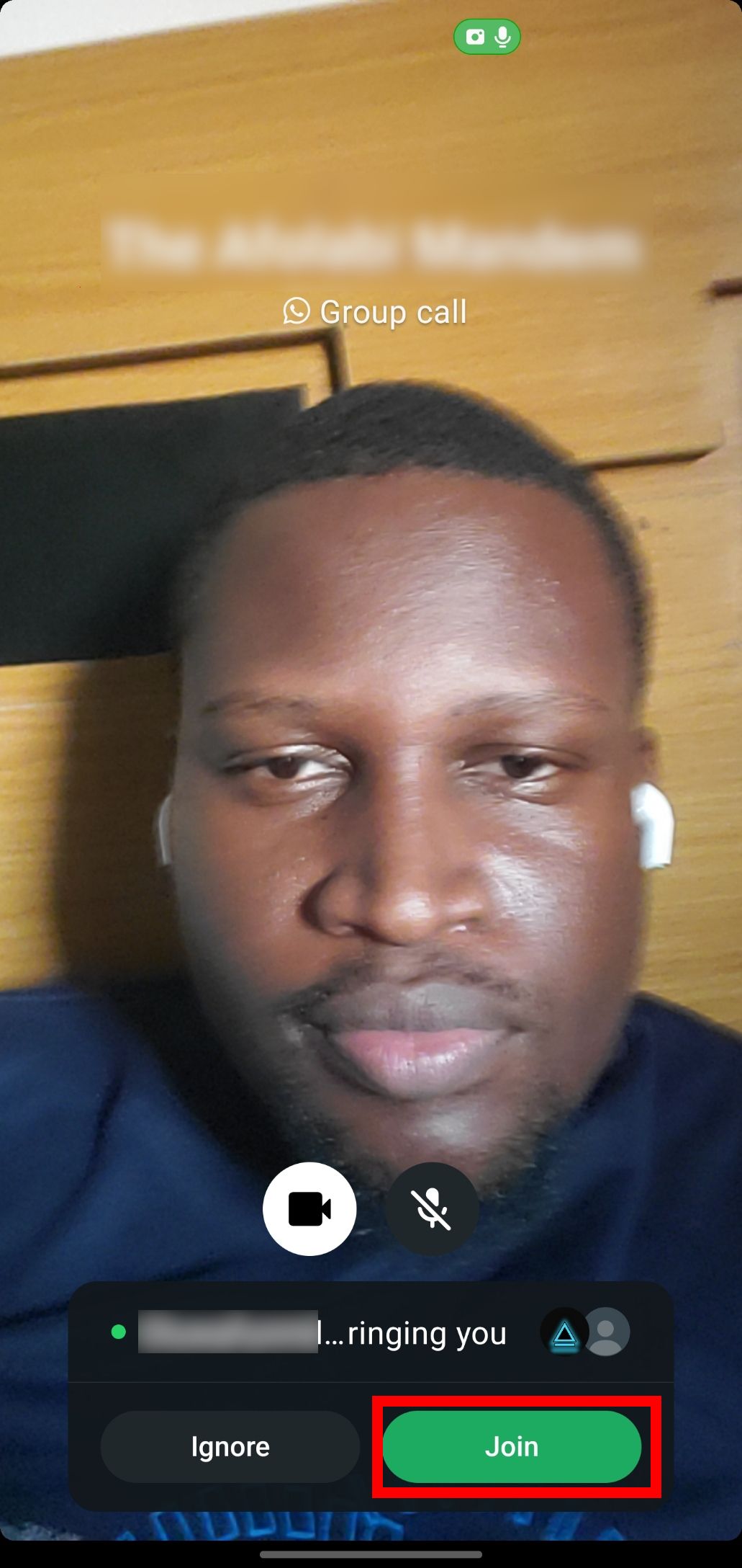 Кнопки «Игнорировать» и «Присоединиться» для групповго видеозвонка WhatsApp.
