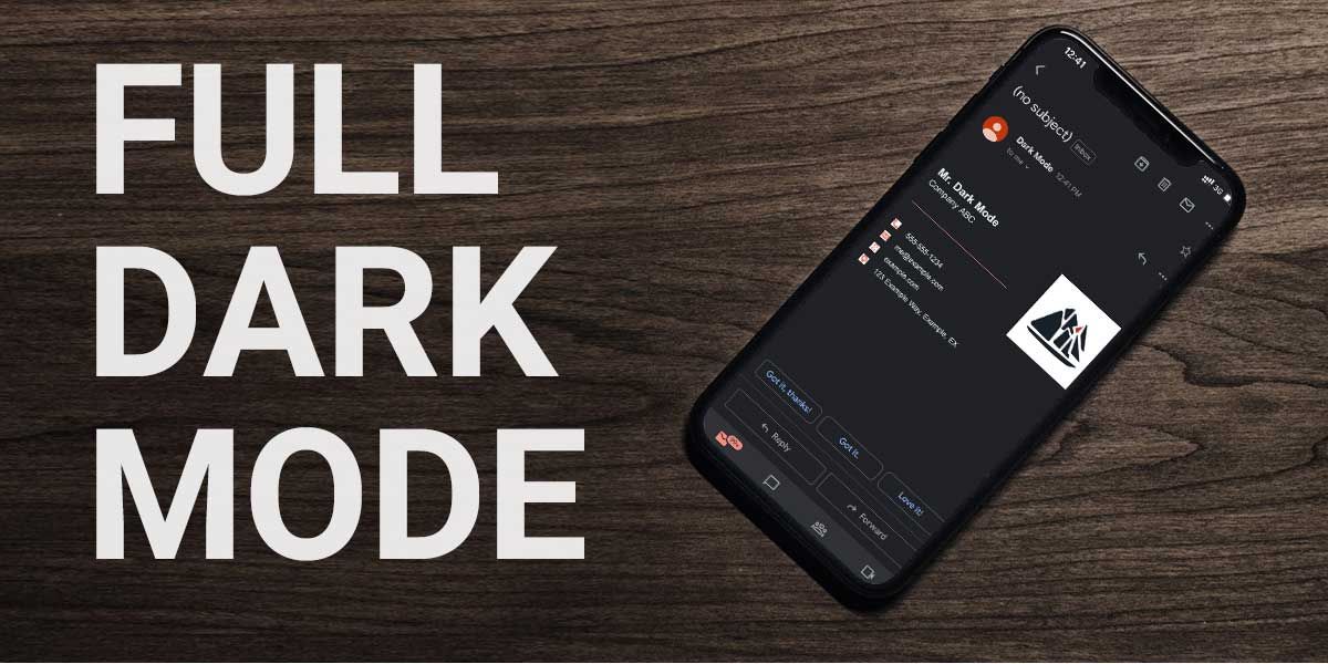 iPhone в тёмном режиме с открытым приложением Gmail
