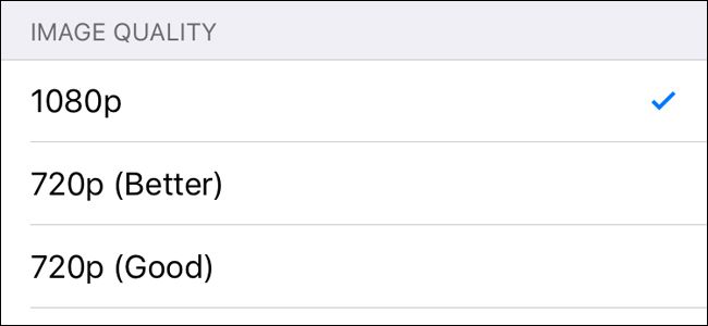 Крупный план экрана приложения со сменой качества видео