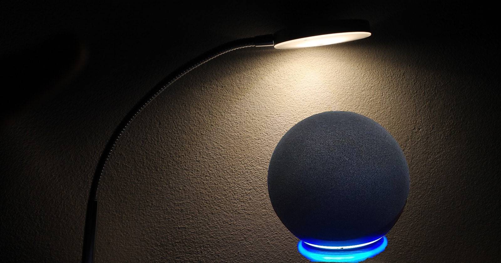 Лампа, подключённая к умной розетке и управляемая через Alexa