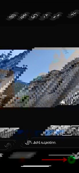 Отправка изображений через WhatsApp из приложения Фото на iPhone.