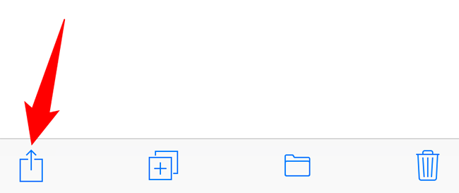 Иконка 'Поделиться' в приложении Файлы на iPhone в левом нижнем углу