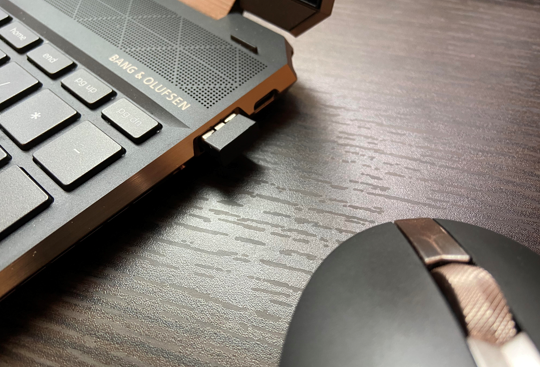 Вставьте USB‑донгл в компьютер.