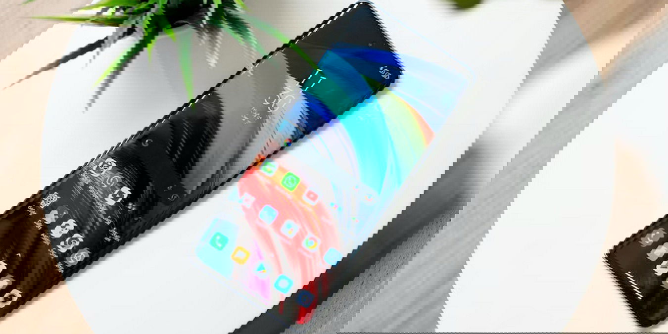 Как задать разные обои для каждого экрана Android