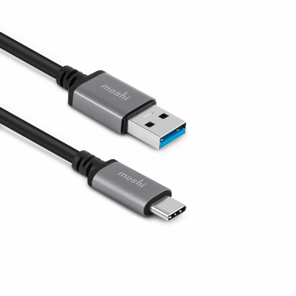 Проблемный USB кабель рядом с телефоном