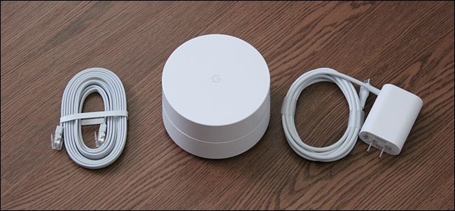 Подключение питания и Ethernet к основному модулю Google WiFi
