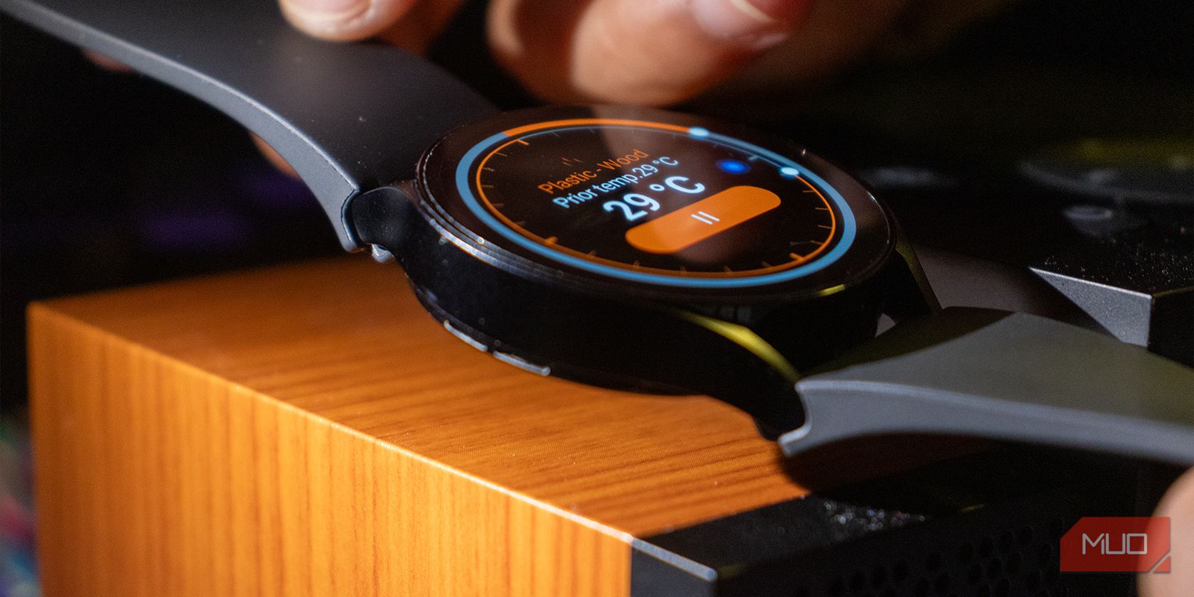 Measuring surface temperature of wood using Galaxy Watch6 Thermo Check app