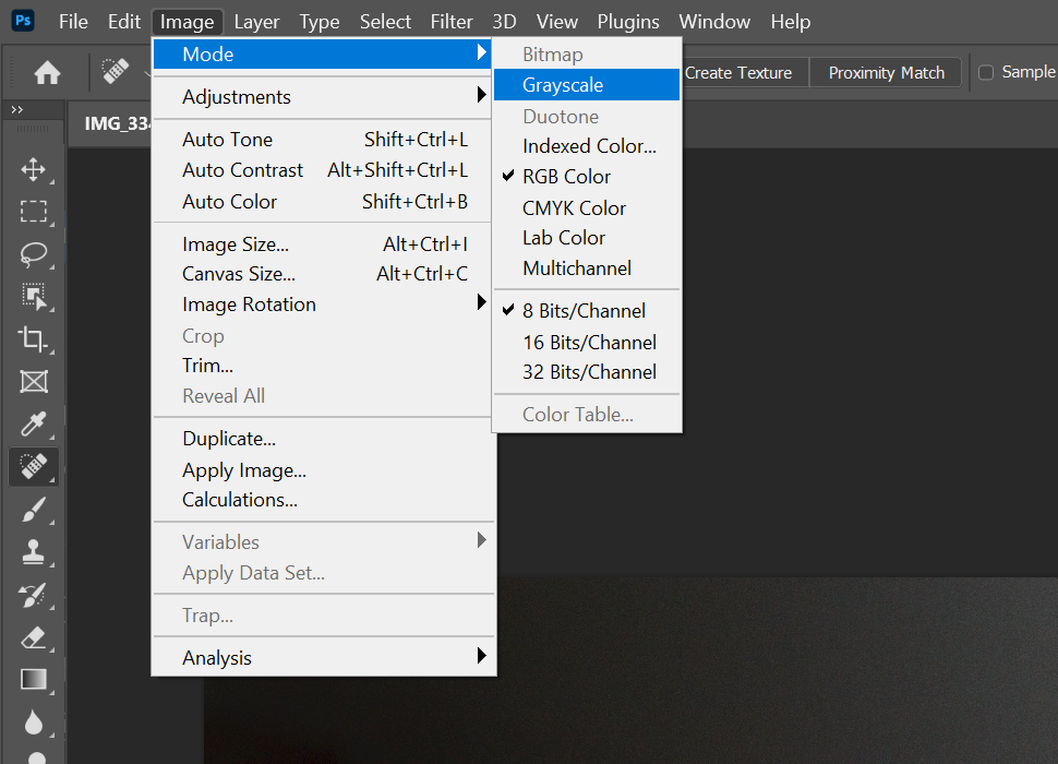 Интерфейс Photoshop при переключении режима изображения в оттенки серого.
