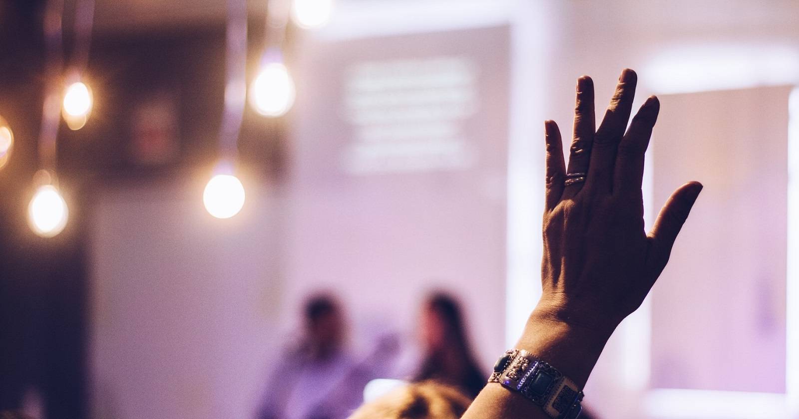 Как поднять руку в Google Meet