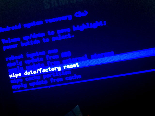 Меню: Wipe data/Factory reset