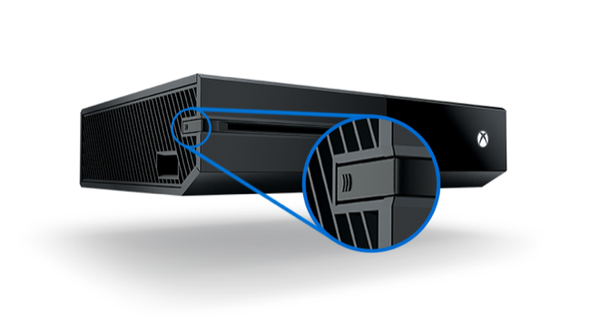 Кнопка сопряжения на оригинальном Xbox One.