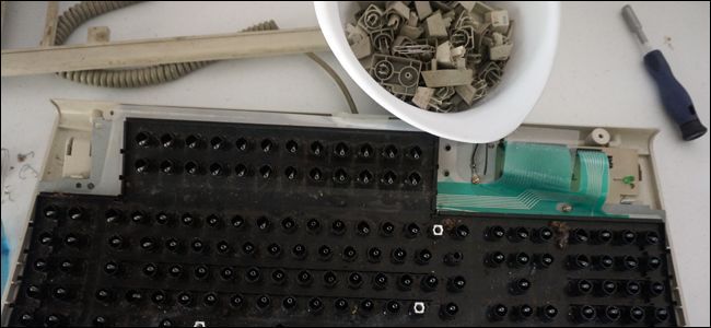 Съём колпачков с помощью инструмента