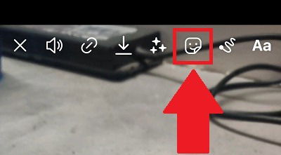 Изображение: значок стикеров в интерфейсе редактирования истории