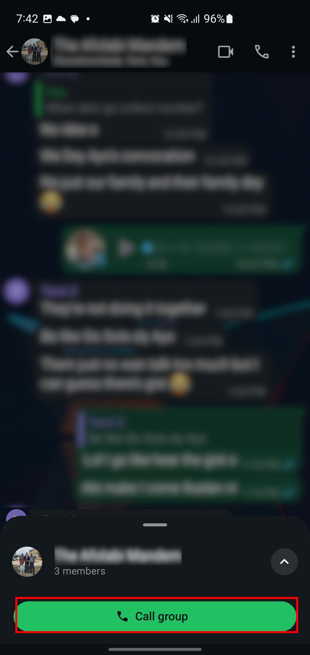 Подтверждение «Звонок в группу» на странице группового чата WhatsApp.