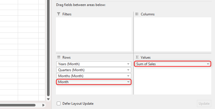 Область полей сводной таблицы: Month в Строках, Sum Of Sales в Значениях.