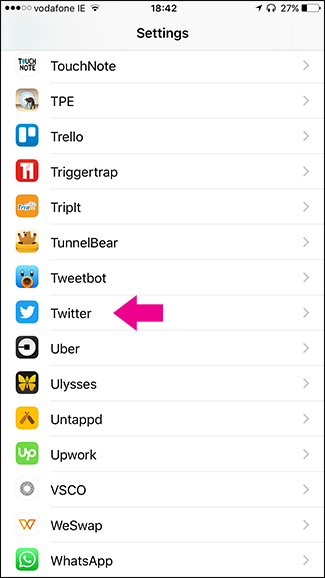 Запись Twitter в системных настройках iOS среди других приложений