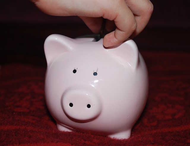 Иконки мобильных банков и процент сбережений при каждой покупке