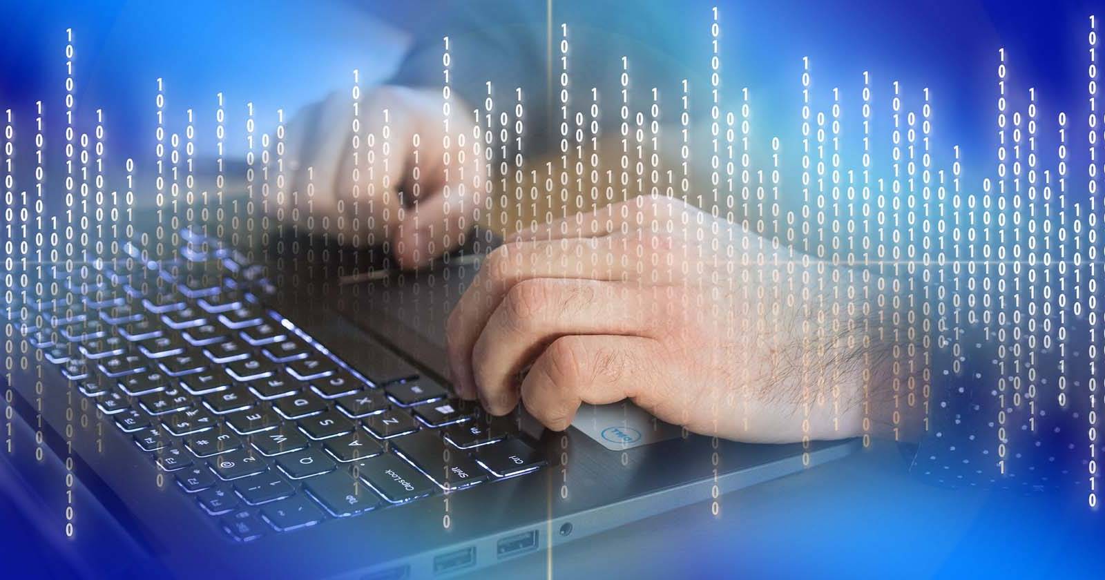 Persona che usa un portatile