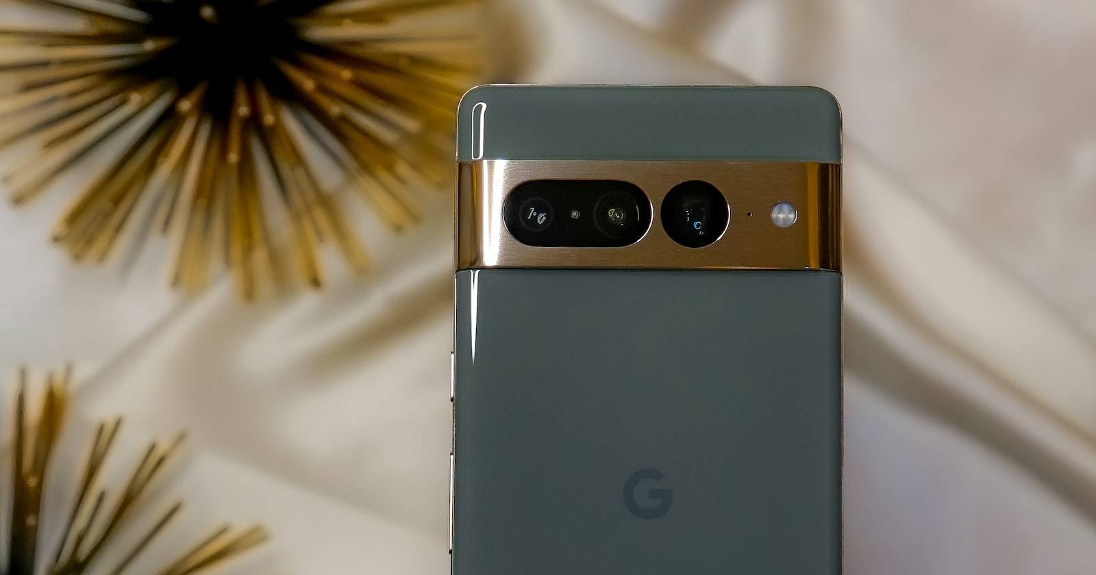 Задняя панель Pixel 7 Pro с камерами