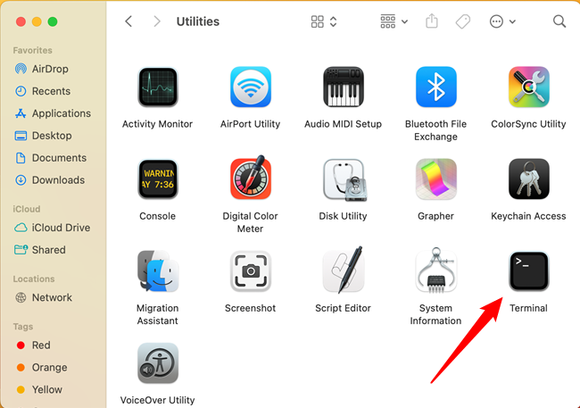 Терминал на macOS Ventura, отображён в Finder → Applications