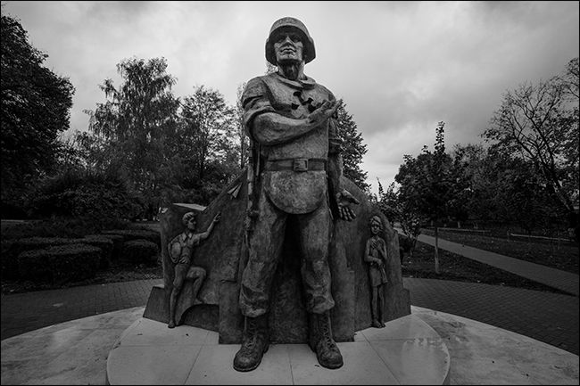 Скульптура с формальным балансом