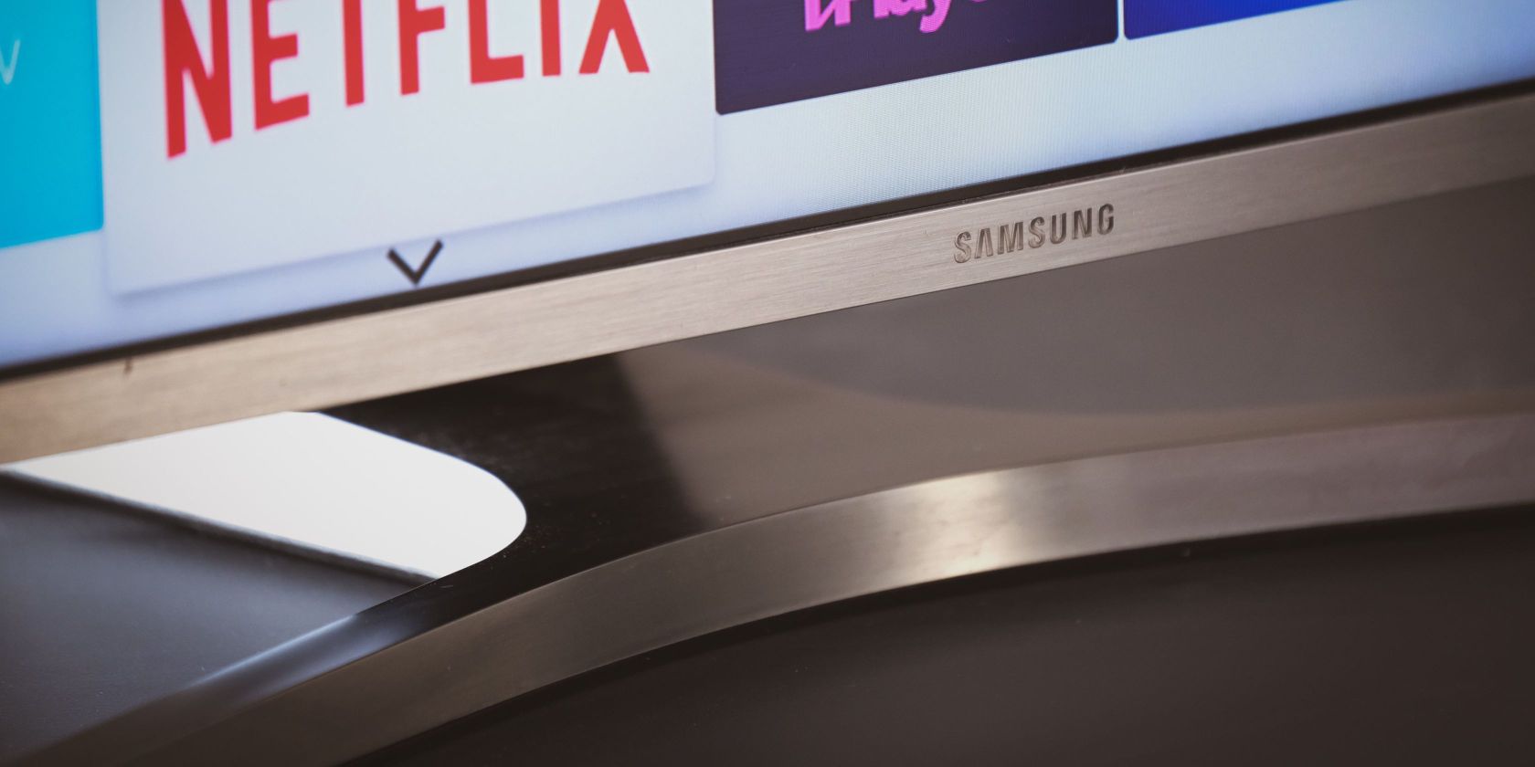 Меню телевизора Samsung с опцией источника