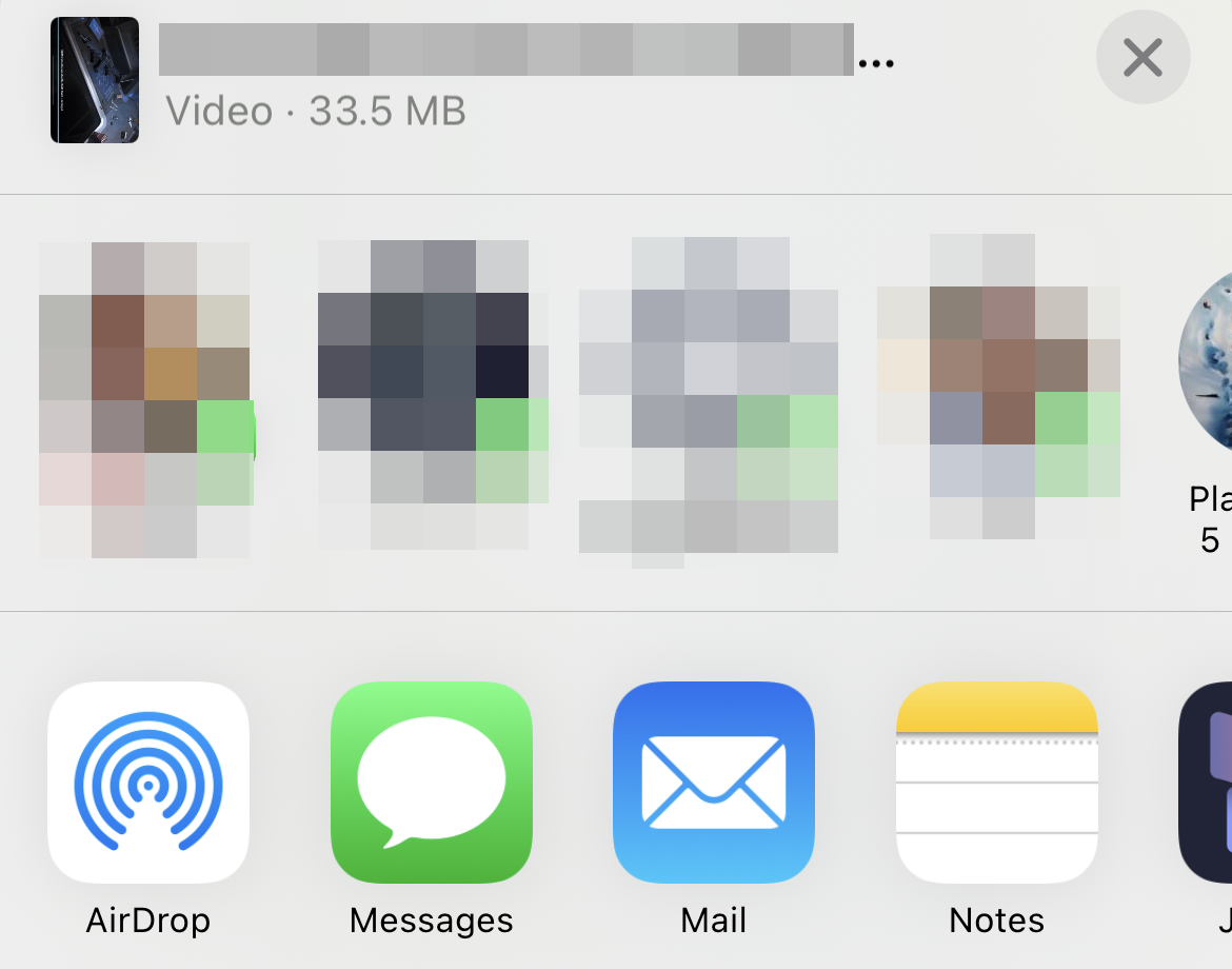 Экран с опциями общего доступа на iPhone.
