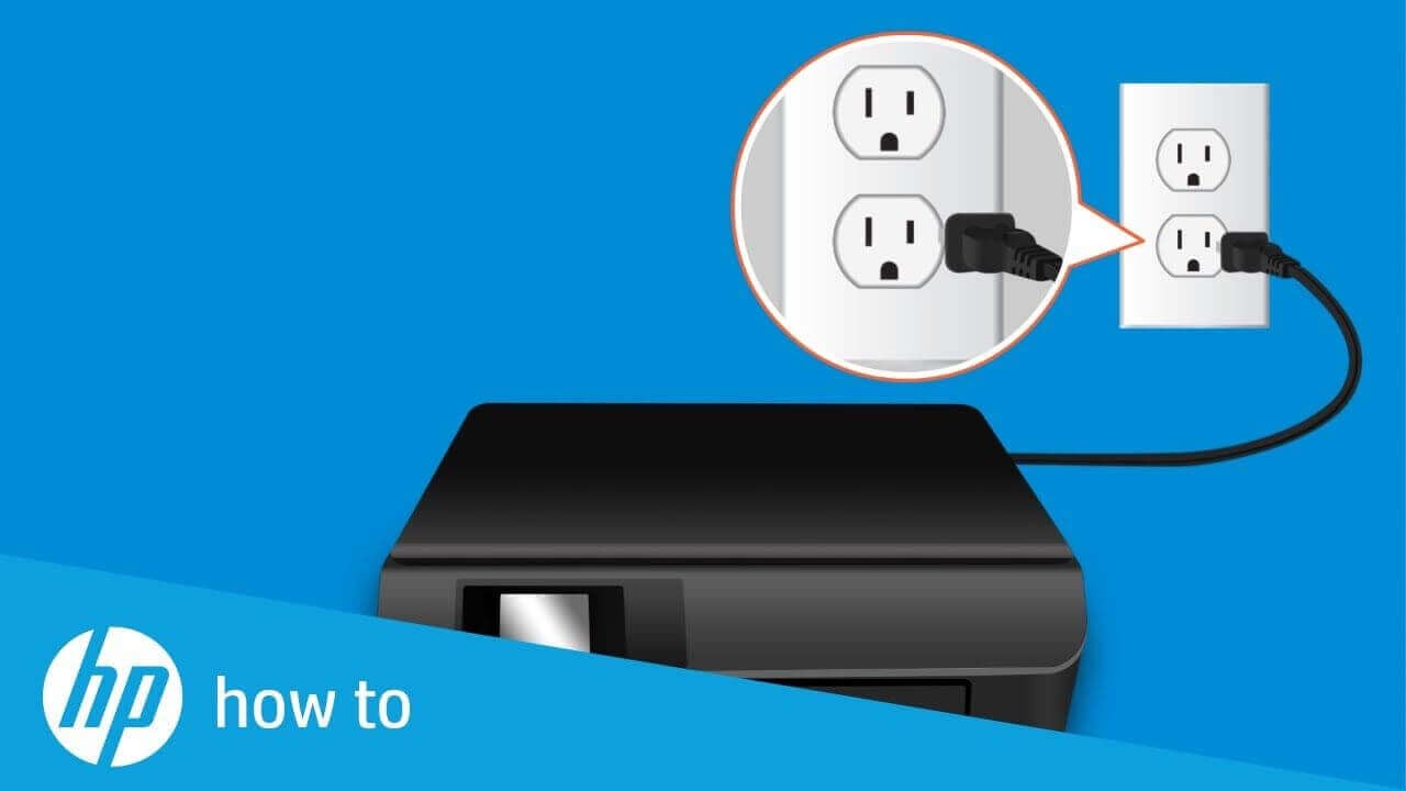 Сетевой кабель принтера HP рядом с розеткой