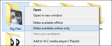 Снимок экрана: контекстное меню OneDrive с опцией сделать папку доступной только онлайн
