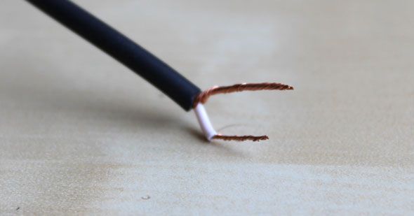 Подключённый к телевизору Arduino с композитным выводом